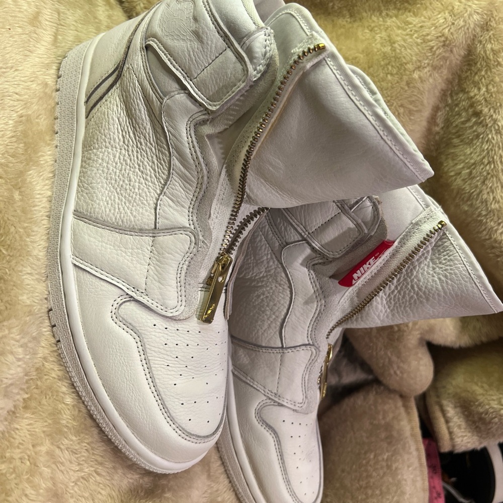 Nike White Leather High-Tops with Gold Zipper